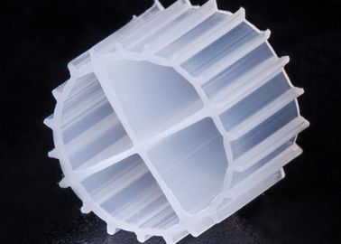 สีขาว MBBR Media Biofilm Carrier ด้วย Super Decarburization และวัสดุ HDPE เพศหญิง