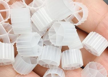 Biofilm MBBR เครื่องบรรทุกกรองร้อนสําหรับการเลี้ยงกุ้ง RAS การรักษาน้ํา 10 * 7 มม