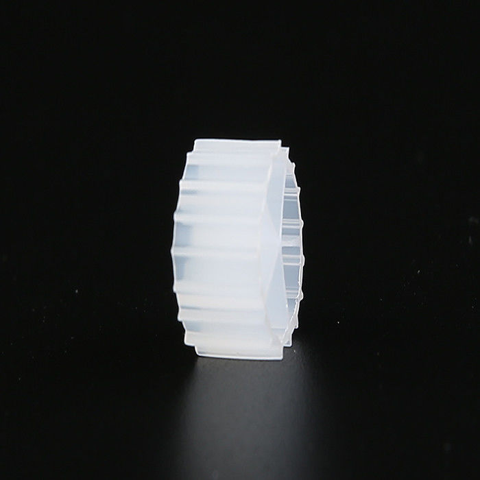 สีขาว MBBR Bio Media With Virgin HDPE Material เครื่องกรองน้ําอ่างดํา การบําบัดน้ําเสีย