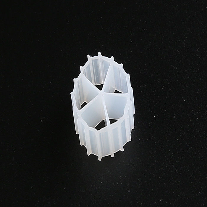 สีธรรมชาติ สื่อกรอง MBBR และวัสดุ HDPE Virgin MBBR Bio Media สําหรับ RAS 10 * 7 มม.
