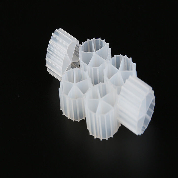 สื่อกรองพลาสติก MBBR ที่รักน้ํา การบริโภคพลังงานที่ต่ํากว่า