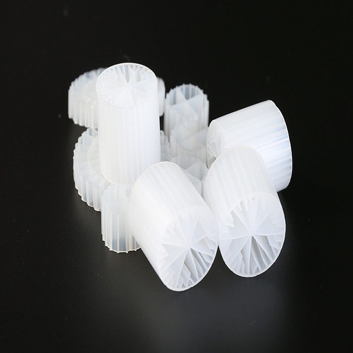 วัสดุ HDPE K1 สื่อกรองที่มีขนาด 12mm X 9mm และสีขาวสําหรับ RAS