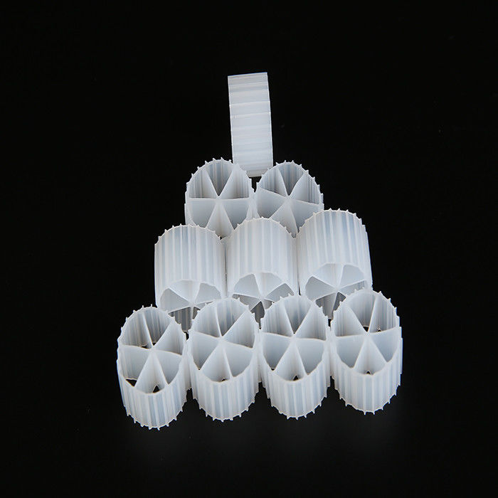 สะอาดน้ําที่มิตรต่อสิ่งแวดล้อม เทคโนโลยีป้องกัน Bio Media MBBR ด้วยอายุการใช้งานยาว ขาว