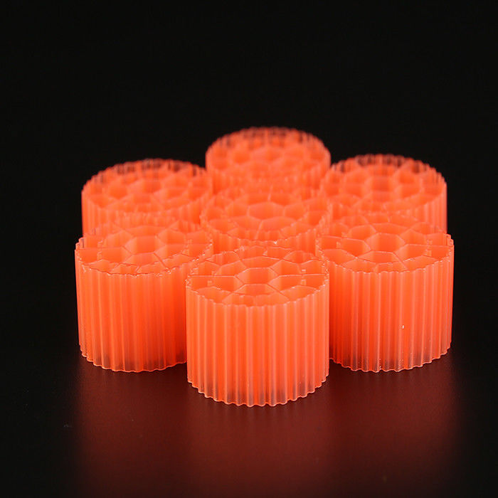สื่อ MBBR Biofilter สื่อกรองพลาสติก 0.96 - 0.98g/cm3 ความหนาแน่นและสีขาว