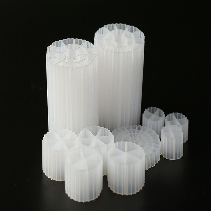 MBBR biopipe สีขาวและวัสดุ HDPE K3 Filter Media ความทนต่อการกระแทกและพื้นที่พื้นผิวที่ดี