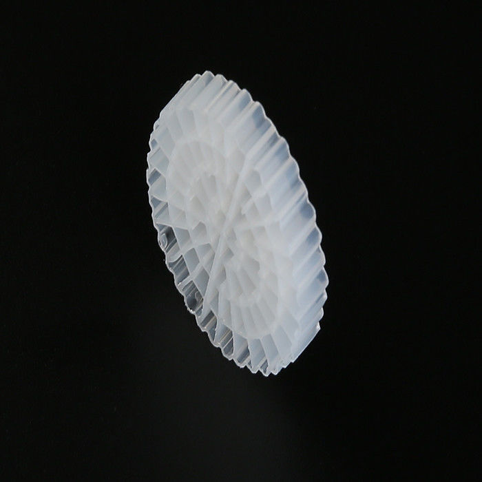 25*4mm PE64 K5 MBBR Bio Media K5 สีขาวและวัสดุ HDPE Virgin สําหรับระบบ RAS