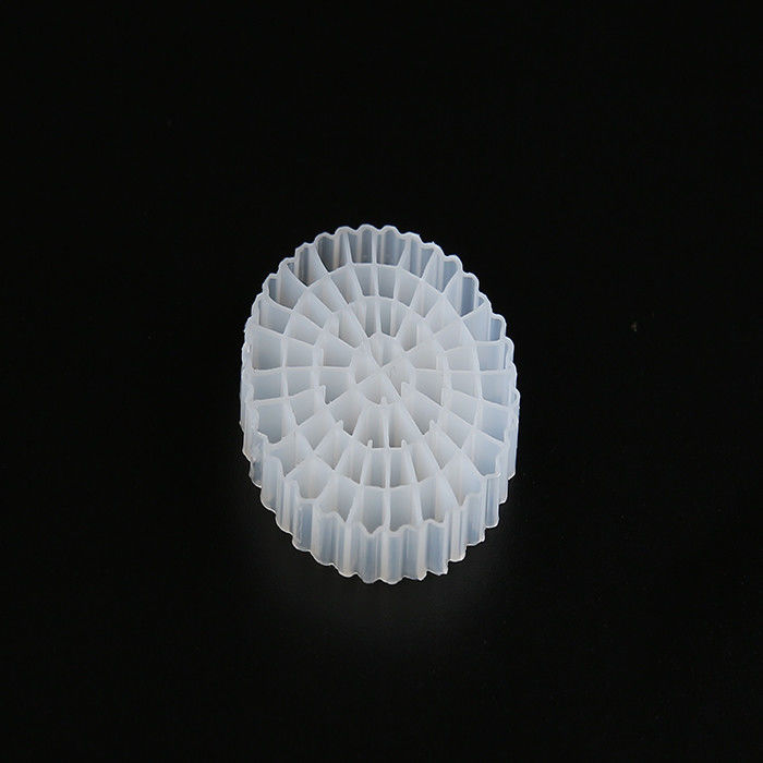 สีขาว MBBR Bio Media Virgin HDPE Material K5 สําหรับการบําบัดน้ําเสีย