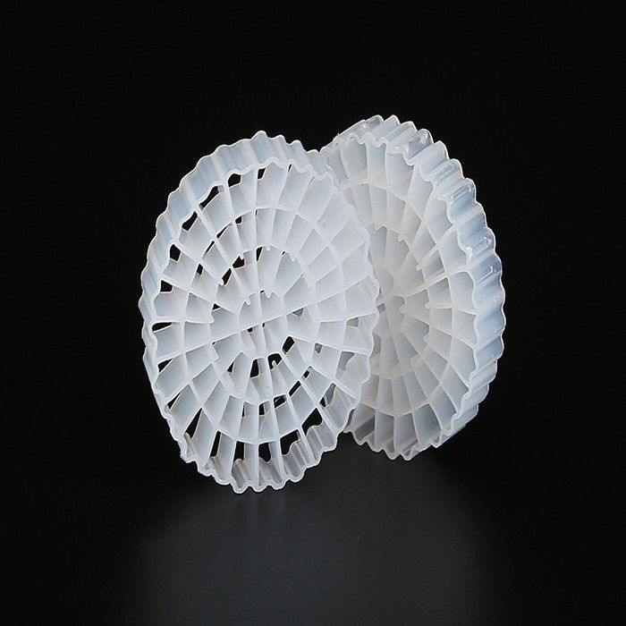 การบําบัดน้ําเสีย สื่อกรองพลาสติก MBBR HDPE Biomover ขนาดใหญ่ 1200 m2/m3 พื้นที่พื้นที่ อุปกรณ์ IFAS