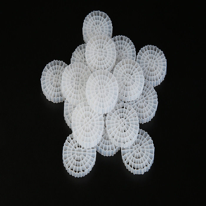 เตียงเคลื่อนที่ที่มิตรต่อสิ่งแวดล้อม รองรับภาพยนตร์ชีวภาพ วัตถุดิบ HDPE สําหรับการรักษาน้ําเสีย