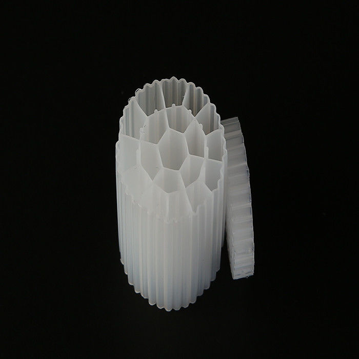 เตียงเคลื่อนที่ที่มิตรต่อสิ่งแวดล้อม รองรับภาพยนตร์ชีวภาพ วัตถุดิบ HDPE สําหรับการรักษาน้ําเสีย