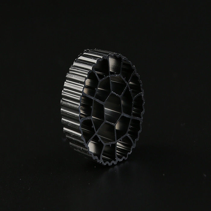 สีดํา MBBR Biomedia ด้วยคาร์บอนที่ทํางานและวัสดุ HDPE Virgin