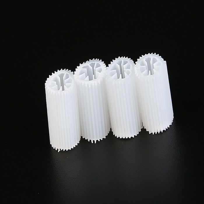 สื่อกรองอุตสาหกรรม Hdpe HIPS วัสดุ 5 * 5mm ขนาด การรับรอง SGS สีที่กําหนดเอง