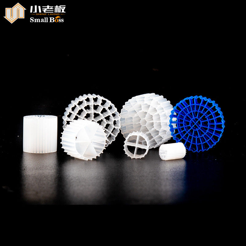 PE38 เบาะเคลื่อนไหว ระบบปฏิกิริยา Biofilm สีธรรมชาติสีขาว วินเจิร์น HDPE วัสดุ Mbbr ผู้รับ