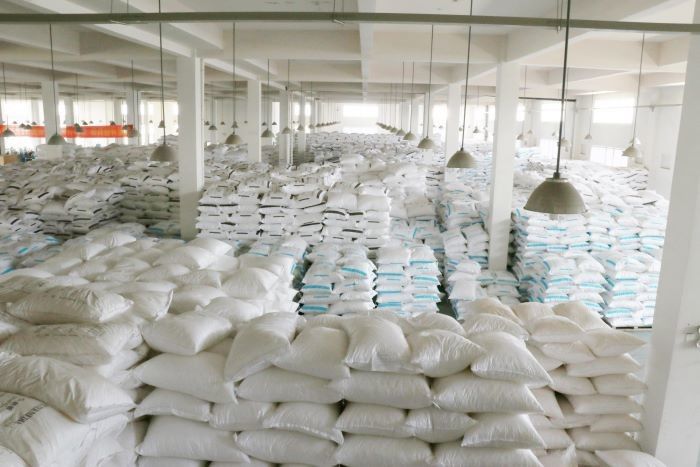 ประสิทธิภาพสูง สีขาว วัสดุพลาสติก สื่อกรอง สําหรับการบําบัดน้ําเสีย mbbr สําหรับระบบ ras พื้นที่ใหญ่