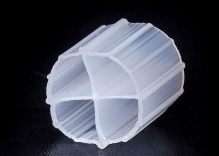 12*9mm MBBR Biofilter Media With White Color And Virgin HDPE Material Biopipe Bioballs สื่อกรองชีวภาพที่มีสีขาวและสภาพบริสุทธิ์