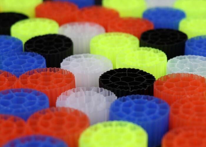 วัสดุ HDPE 100% Virgin MBBR Bio Media ขนาด 35*18 มม การรับรอง FDA