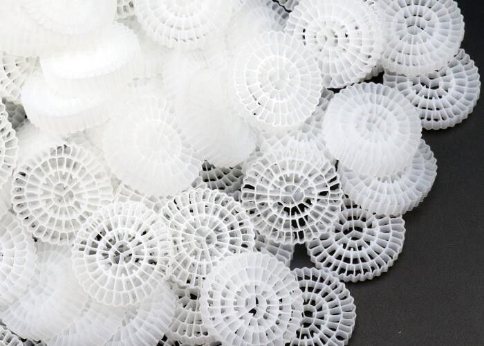 สื่อกรอง HDPE พลอยเคลื่อนที่สําหรับโรงงานบําบัดน้ํา