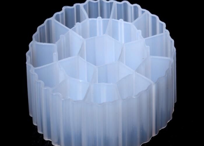 พลาสติก MBBR Biomedia HDPE K3 Aquaponics Filter Media 500 m2/m3 fda วัสดุที่ปลอดภัย Biopipe ลูกชีวอน