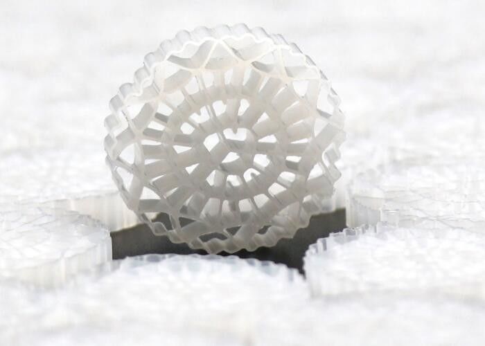 สื่อกรอง HDPE Kaldnes สําหรับสระ Biocells เทคโนโลยี MBBR ความต้านทานต่อผลกระทบ