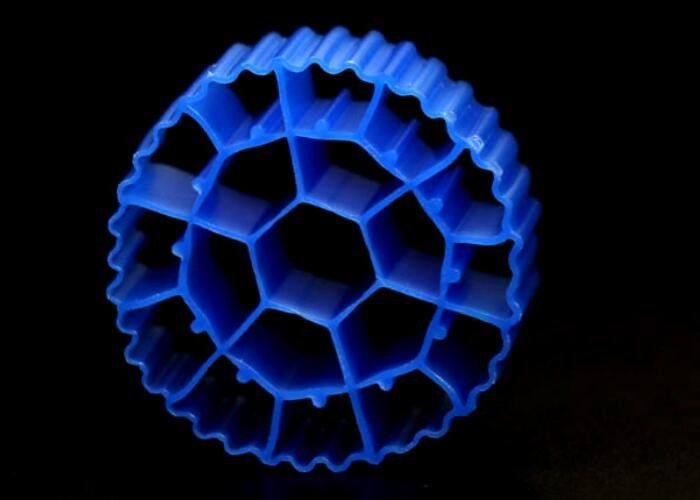 พลาสติก MBBR Biocell BIO Balls สื่อกรองสําหรับความทนทานต่อแรงกระแทก RAS