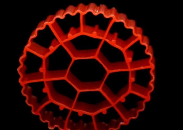 สื่อกรองชีวภาพ MBBR ด้วยสีขาวและวัสดุ HDPE ของบริสุทธิ์สําหรับน้ําเสีย