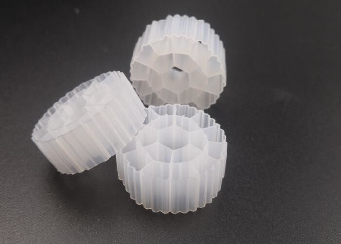 K3 สีขาว วัสดุ HDPE MBBR สื่อกรอง การบําบัดน้ํา Bio Cel สําหรับสระ