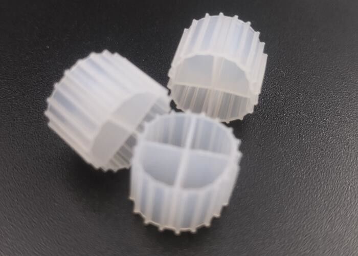 MBBR เครื่องกรองสื่อ K1 เครื่องกรองอากวารี Koi เครื่องกรองสีขาว อายุการใช้งานยาว