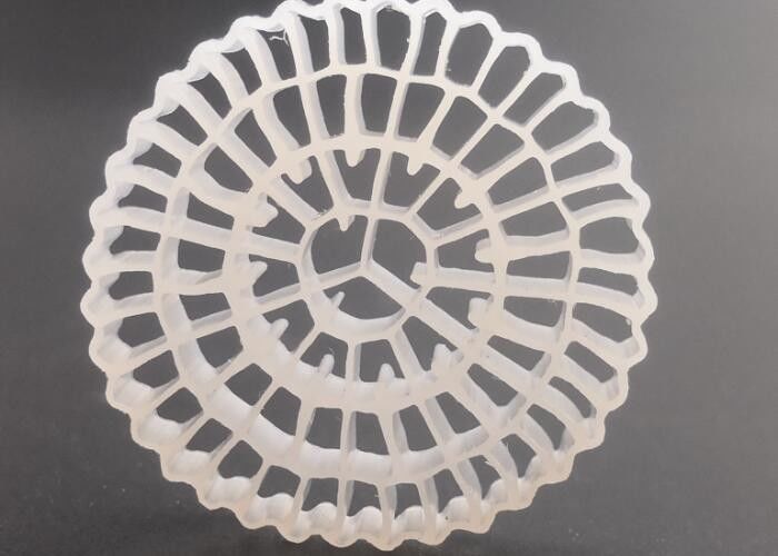 พื้นที่พื้นผิวใหญ่ 25*4mm และสีขาว วินเจอร์เนียม HDPE วัสดุ MBBR สื่อบิโอฟิล์ม