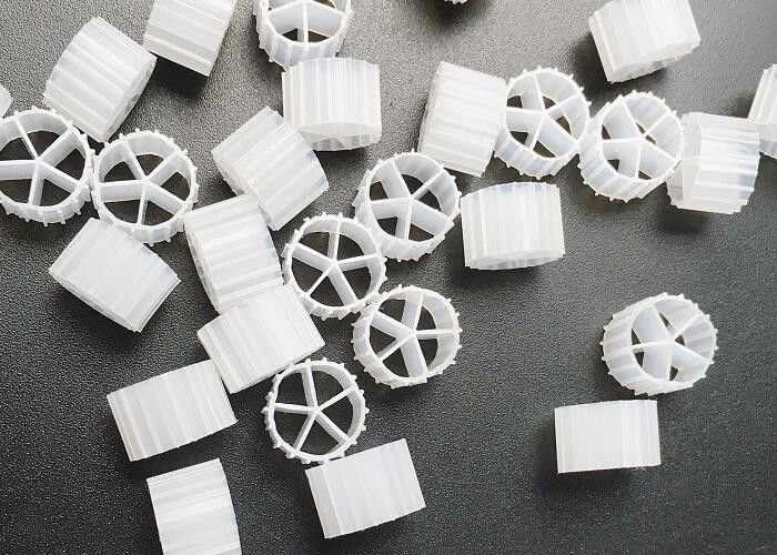 Biofilm MBBR เครื่องบรรทุกกรองร้อนสําหรับการเลี้ยงกุ้ง RAS การรักษาน้ํา 10 * 7 มม