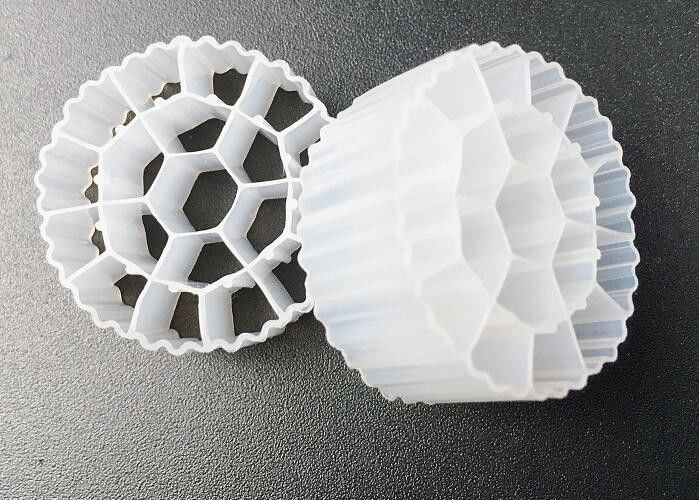 19 หลุม 25 * 10 มิลลิเมตร สีขาว Biomass Filter Carrier สื่อ Biofilm ยอมต่อ UV