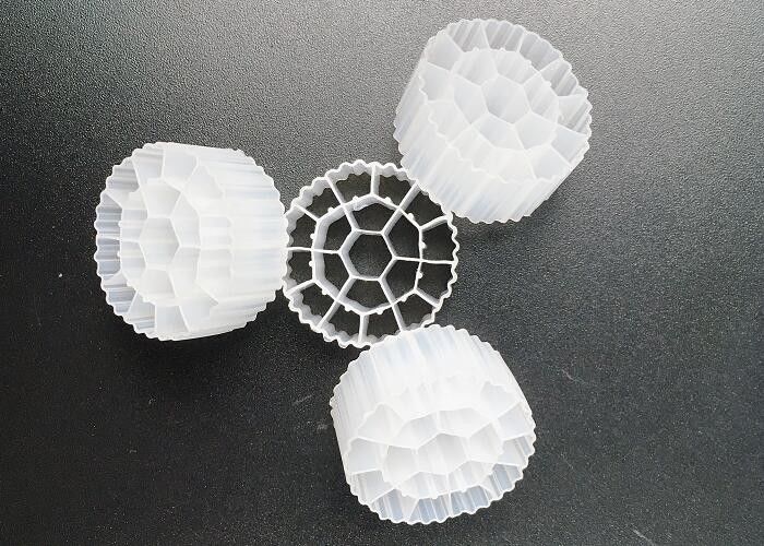 สีขาว 25 * 12 มม Mbbr Bio Media Ifas กระบวนการบด