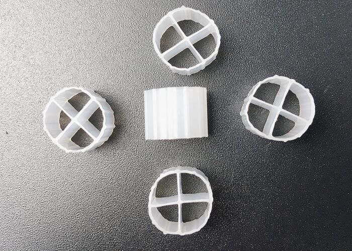 สัตว์เลี้ยงปลา MBBR สื่อกรองชีวภาพ 12*9mm Hdpe Bioballs ขาว Sbr กระบวนการ