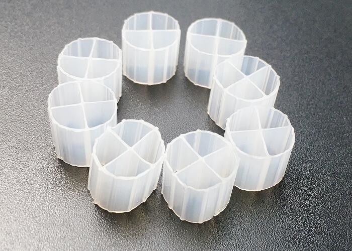 K1 Media MBBR การบําบัดน้ํา บีโอฟิลเตอร์สําหรับอุปกรณ์เลี้ยงปลาราส