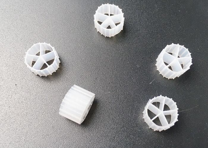 ในคลัง K1 โรงงานบําบัดน้ํา MBBR 10 * 7mm Biocell Mbbr สื่อกรอง