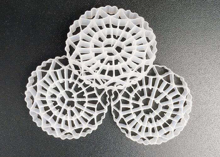 PE63 รูปทรงดอกไม้ MBBR Bio Media With Big Surface Area พื้นที่พื้นที่ 1200m2/m3 พื้นที่พื้นที่