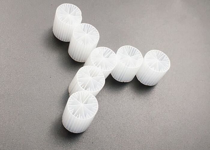 Biocell สีแดง Bioballs Filter Media สะอาดต่อสิ่งแวดล้อม การรักษาน้ําอุตสาหกรรม