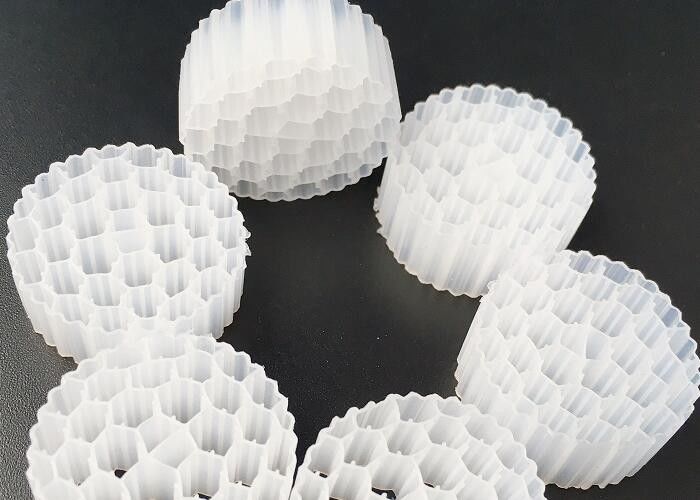 พลาสติก Bio MBBR การบําบัดน้ํา FAB / กระแทกกรองบรรจุสื่อลอย 25 * 12 มม