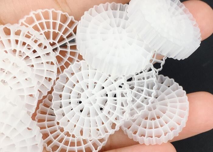 K3 คัลเดนส์ Mbbr ลูกลอย BIO Filter Media Hdpe 25*4mm สีขาว
