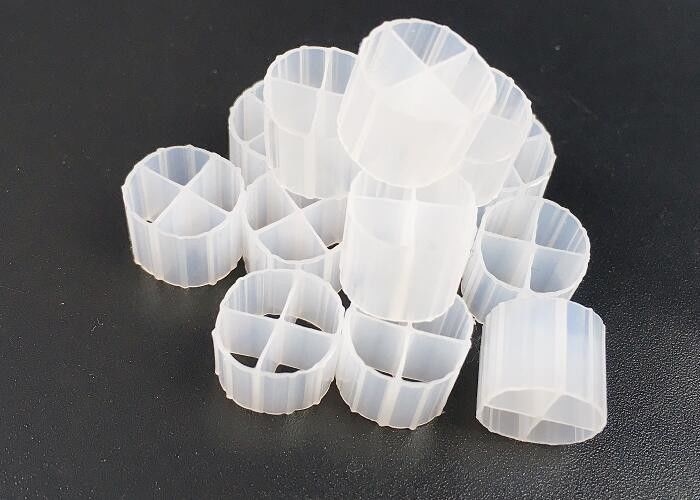 สื่อกรอง Biocell ที่มีคุณภาพสูง ด้วยวัสดุ HDPE และสีขาวสําหรับ RAS