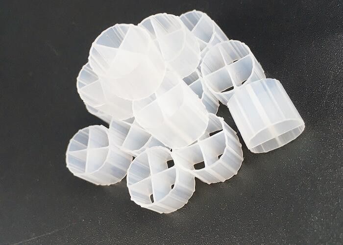 mbbr พลาสติก koi สระน้ําพลอยสื่อชีวสําหรับการบําบัดน้ําเสีย ผลิตจาก hdpe