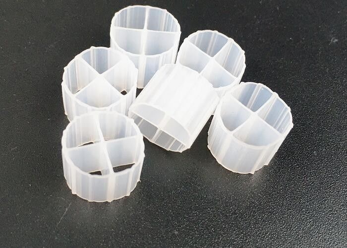 mbbr พลาสติก koi สระน้ําพลอยสื่อชีวสําหรับการบําบัดน้ําเสีย ผลิตจาก hdpe