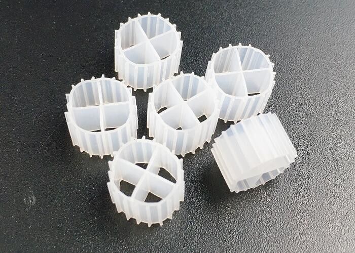 สื่อกรองพลาสติกที่เป็นมิตรต่อสิ่งแวดล้อม สําหรับอุปกรณ์บําบัดน้ําเสียในอุปกรณ์เก็บน้ํา