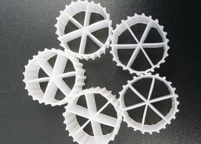 16 มม x 10 มม สื่อกรองลอยไฮโดรฟิลิก วินเจอร์ HDPE วัสดุ MBBR