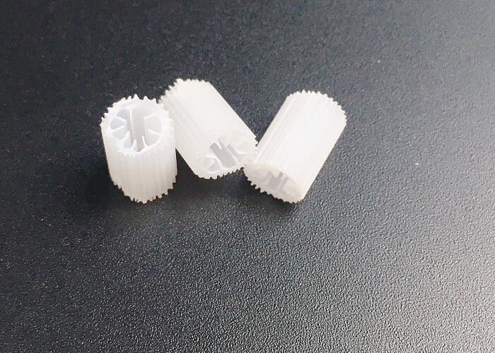 Biocell Filter Media Virgin HIPS วัสดุ 5 * 10 มม ขนาด MBBR Biocell Media Biocell สําหรับสระ