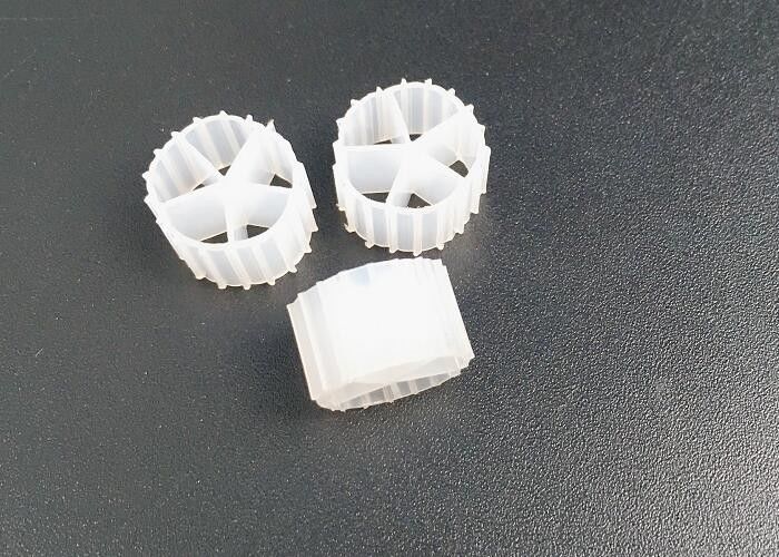 สื่อกรอง HDPE สีขาว 5 หลุม วินเจอร์ ช่วงเวลาใช้งานยาว ขนาด 10mm X 7mm