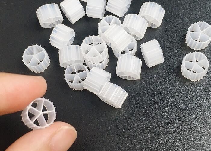 สื่อกรอง HDPE สีขาว 5 หลุม วินเจอร์ ช่วงเวลาใช้งานยาว ขนาด 10mm X 7mm