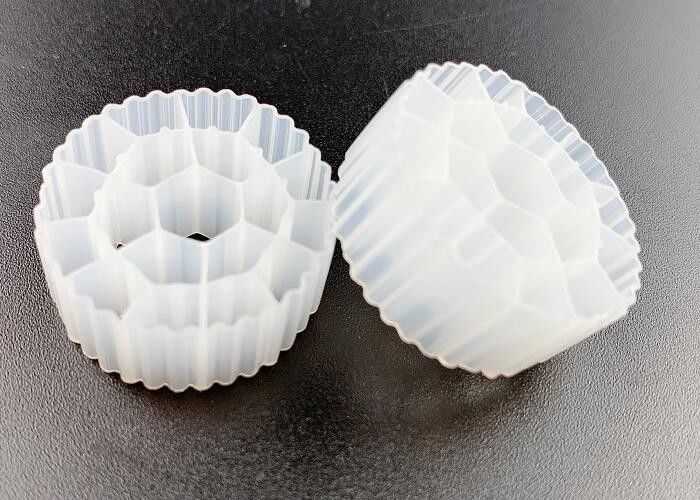 พลาสติก Hdpe สําหรับ RAS ความต้านทานต่อแรงกระแทก MBBR สื่อกรองลอย