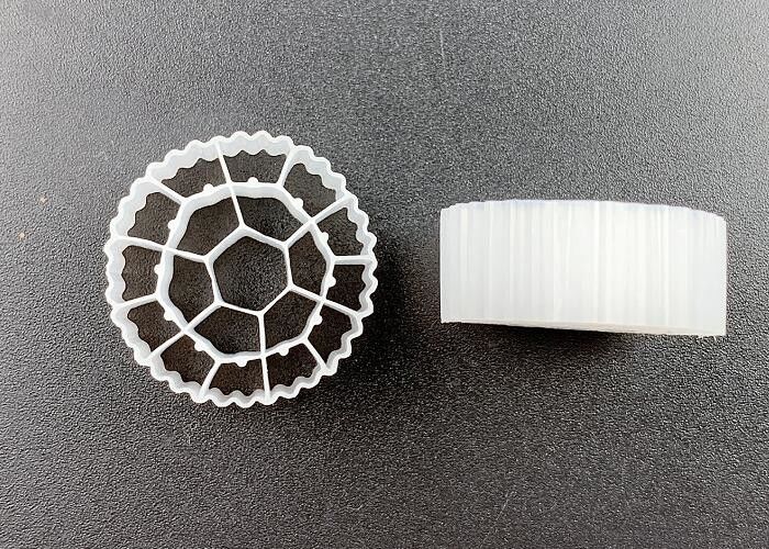 พลาสติก Hdpe สําหรับ RAS ความต้านทานต่อแรงกระแทก MBBR สื่อกรองลอย