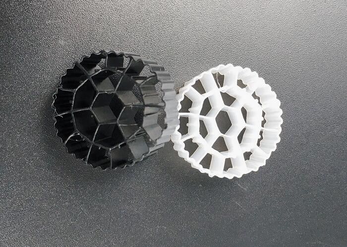 พลาสติก MBBR Biomedia HDPE K3 Aquaponics Filter Media 500 m2/m3 fda วัสดุที่ปลอดภัย Biopipe ลูกชีวอน