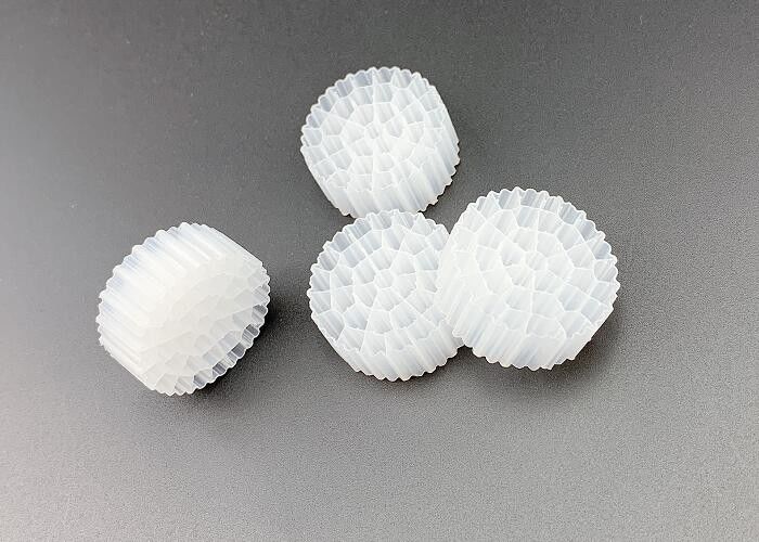 การบําบัดน้ํา พื้นผิวขนาดใหญ่ MBBR Biocell Filter Media 25*10MM